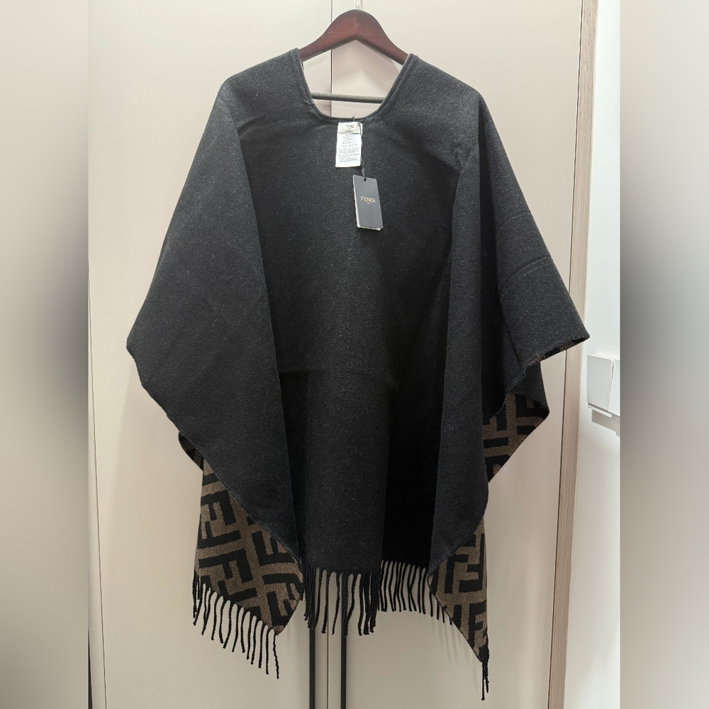 Fendi Reversible Poncho Cape - Picture 3 of 12